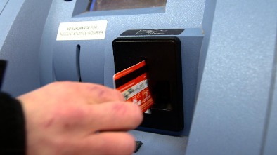 when to use a debit vs  credit card